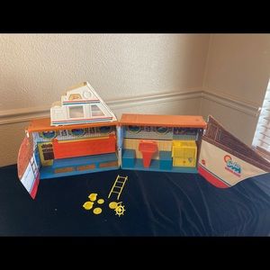Vintage Barbie Dreamboat foldable play set. Some original accessories .